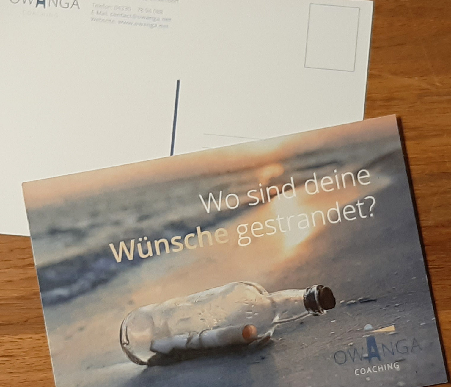 Vorderseite und Rückseite einer Postkartengestaltung